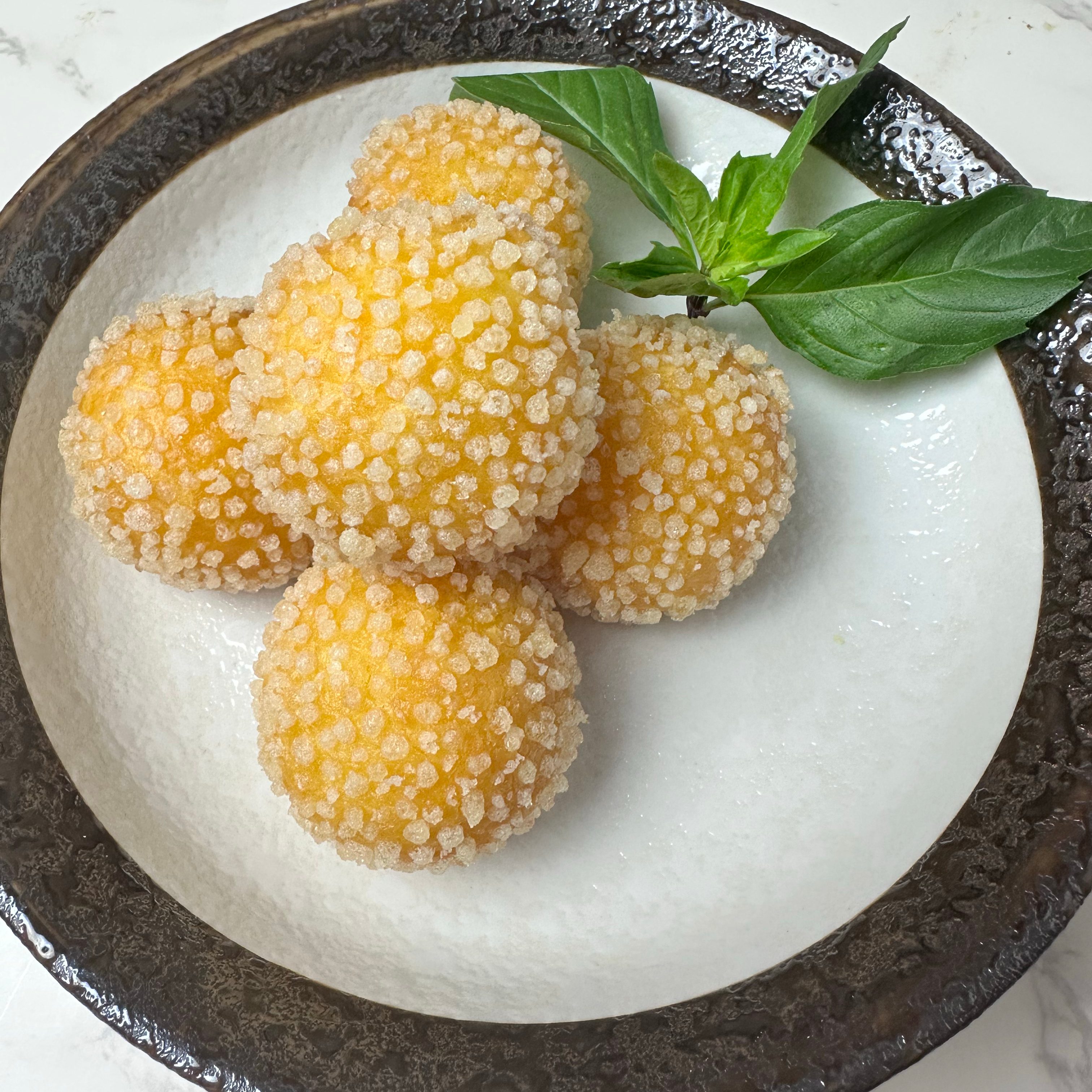 椰汁流心球 / Coconut Lava Balls.