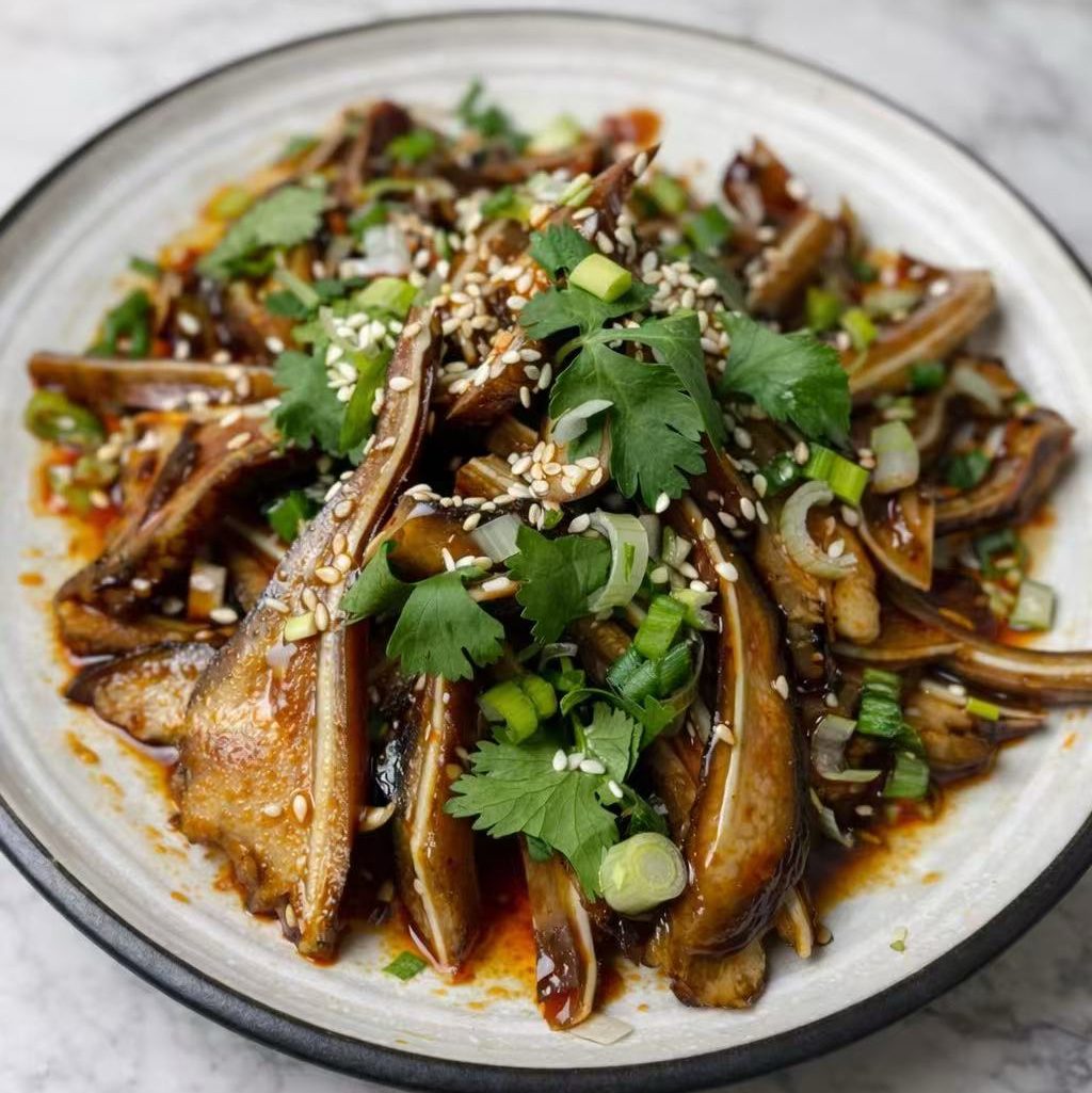 红油猪耳 / Pig Ears with Chili Oil.