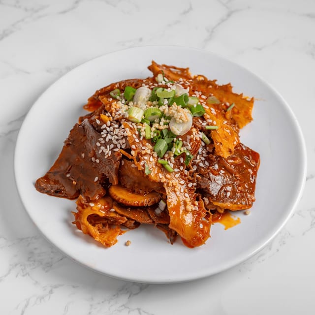 夫妻肺片 / Beef and Tripe with Spicy Sauce.