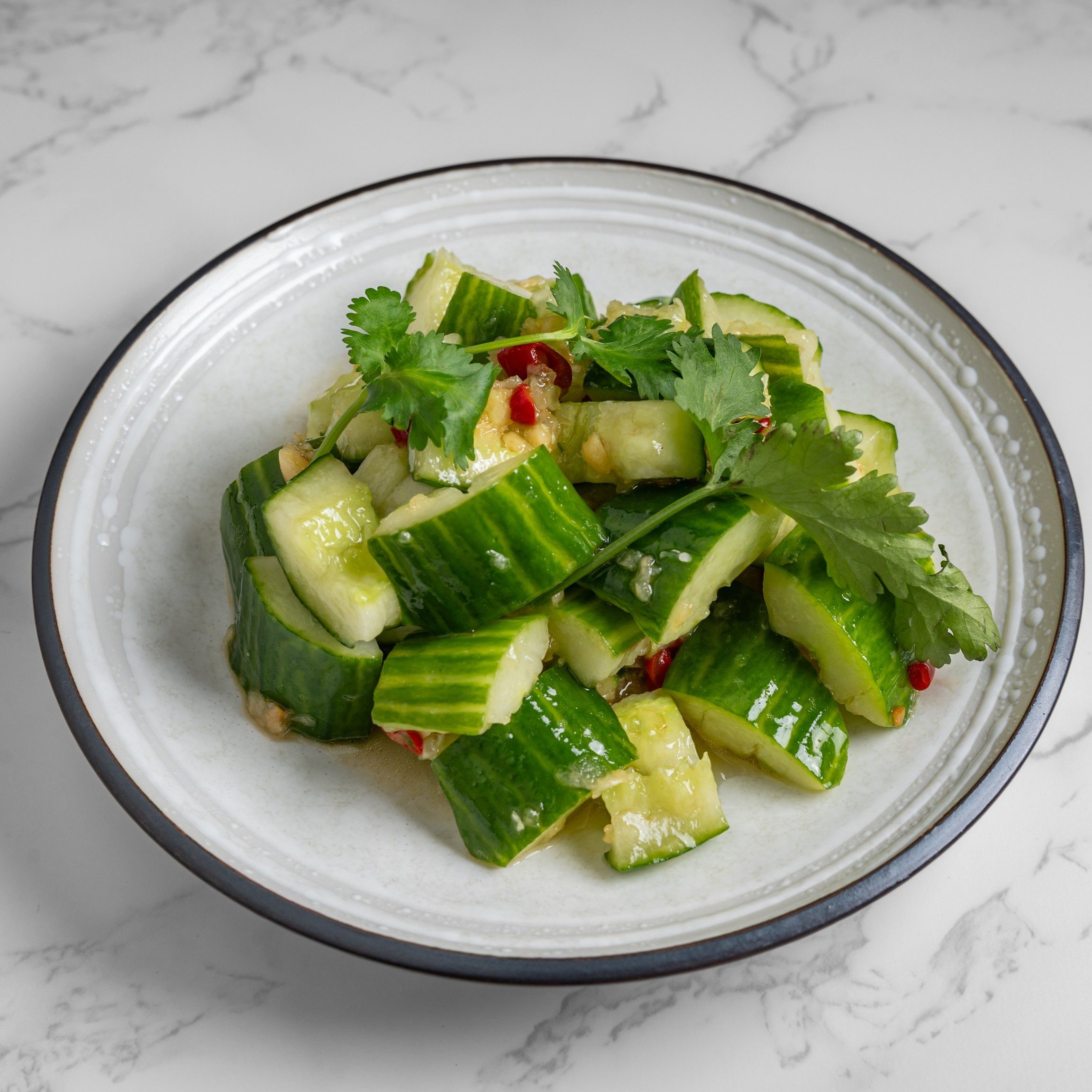 凉拌黄瓜 / Cucumber with Garlic Sauce.