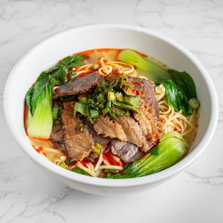红烧牛肉面 / Braised Beef Noodle Soup