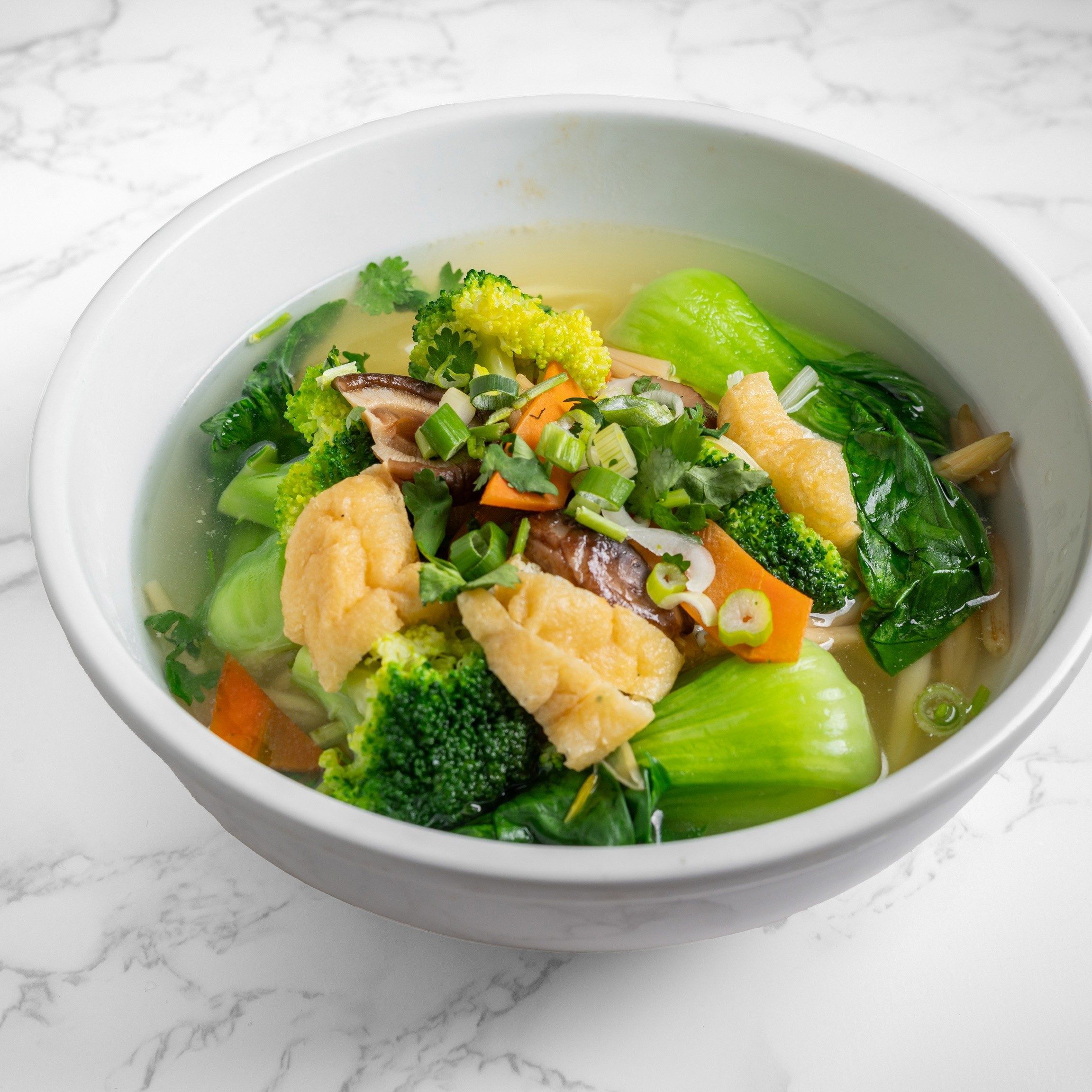 什锦素汤面 / Vegetable Noodle Soup.
