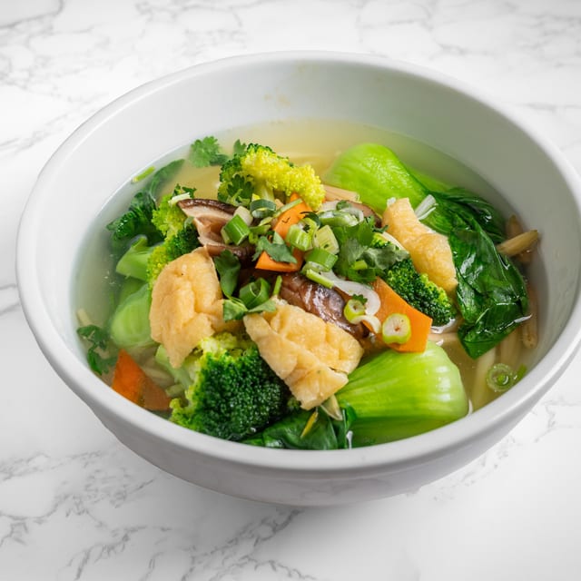什锦素汤面 / Vegetable Noodle Soup.