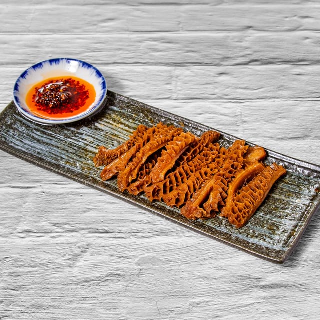 卤牛肚 / Braised Beef Tripe.