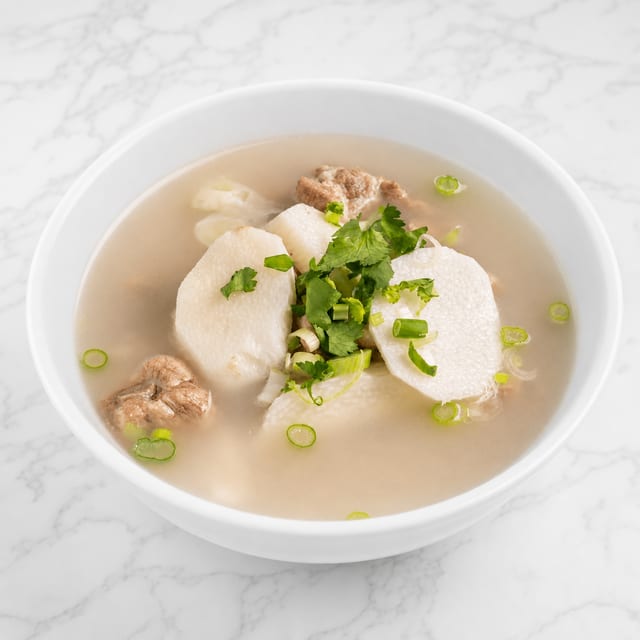 山药排骨汤 / Yam and Pork Rib Soup.