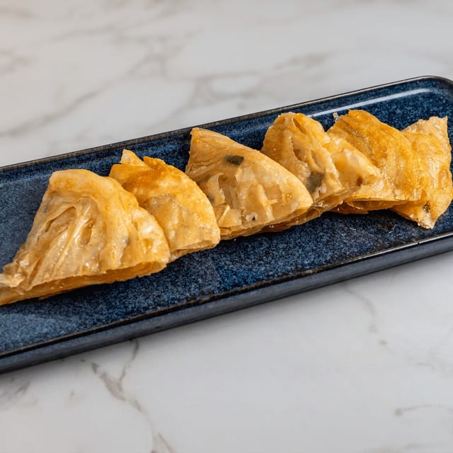 葱油饼 / Scallion Pancake.