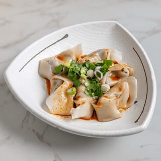 红油抄手 / Wontons in Chili Oil